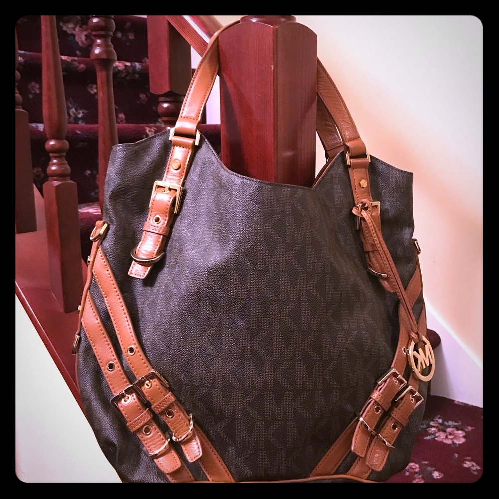 🍃🌹Authentic Michael Kors Monogram Bag🌹🍃